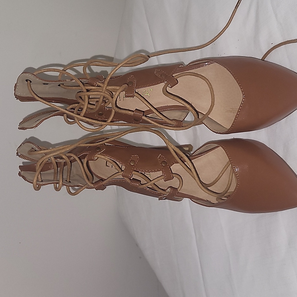 Heels - Picture 4 of 4